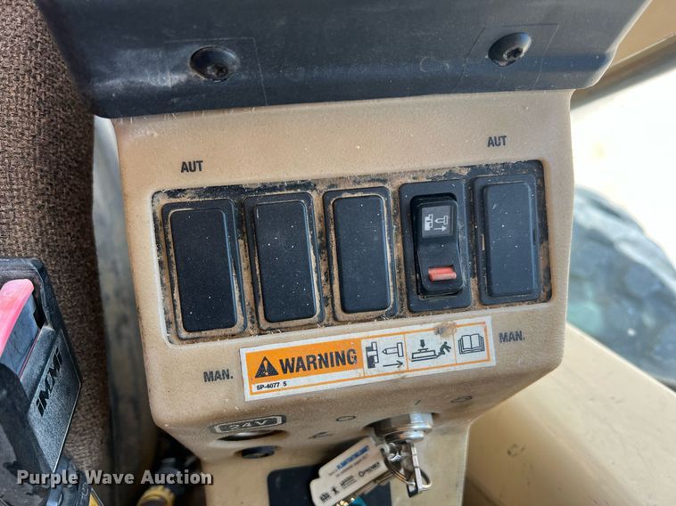 image for item NA9245 2002 Caterpillar 140H motor grader