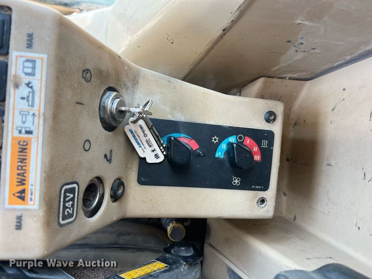 image for item NA9245 2002 Caterpillar 140H motor grader