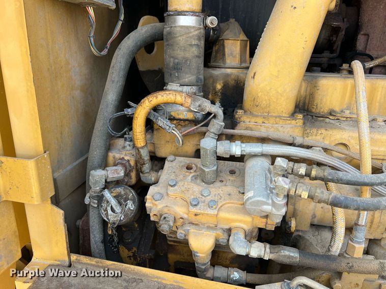 image for item NA9245 2002 Caterpillar 140H motor grader