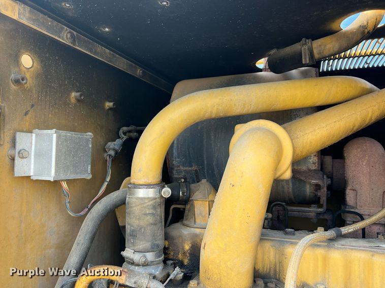 image for item NA9245 2002 Caterpillar 140H motor grader