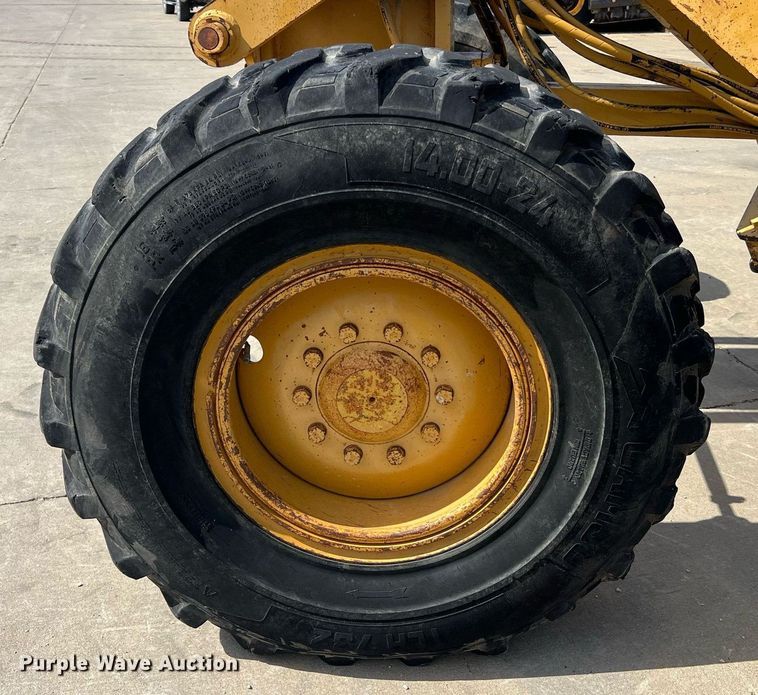 image for item NA9245 2002 Caterpillar 140H motor grader