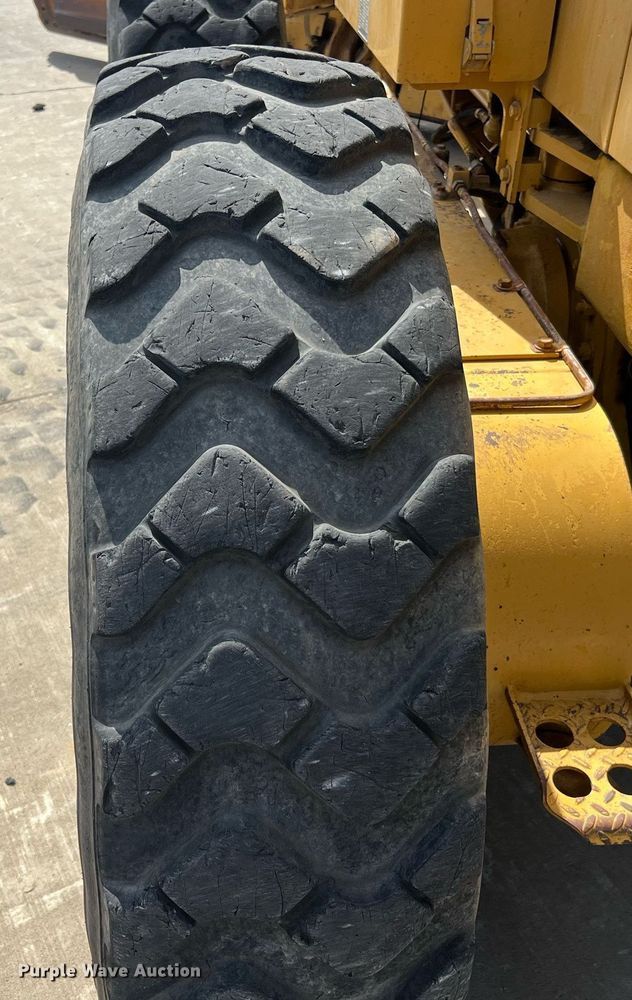 image for item NA9245 2002 Caterpillar 140H motor grader