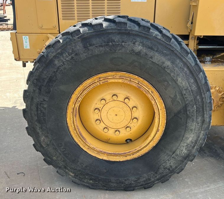 image for item NA9245 2002 Caterpillar 140H motor grader