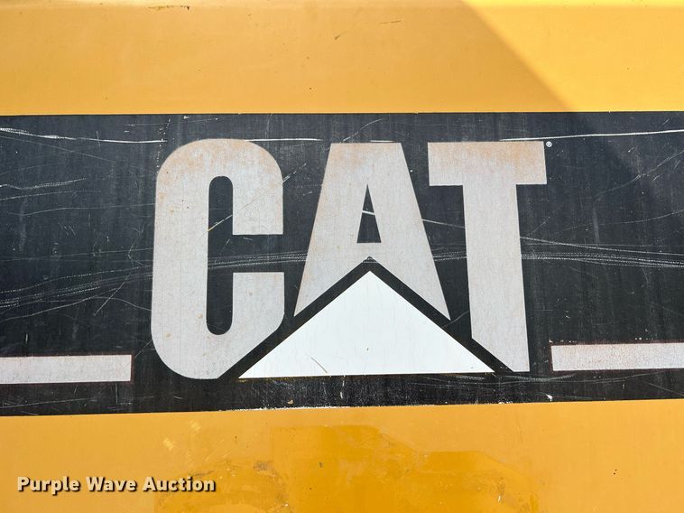 image for item NA9245 2002 Caterpillar 140H motor grader