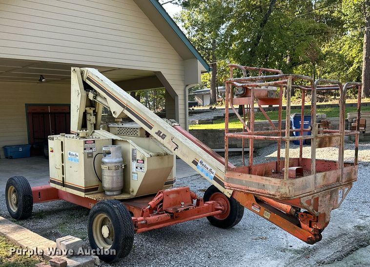 image for item NO9250 1990 JLG 40HA  boom lift