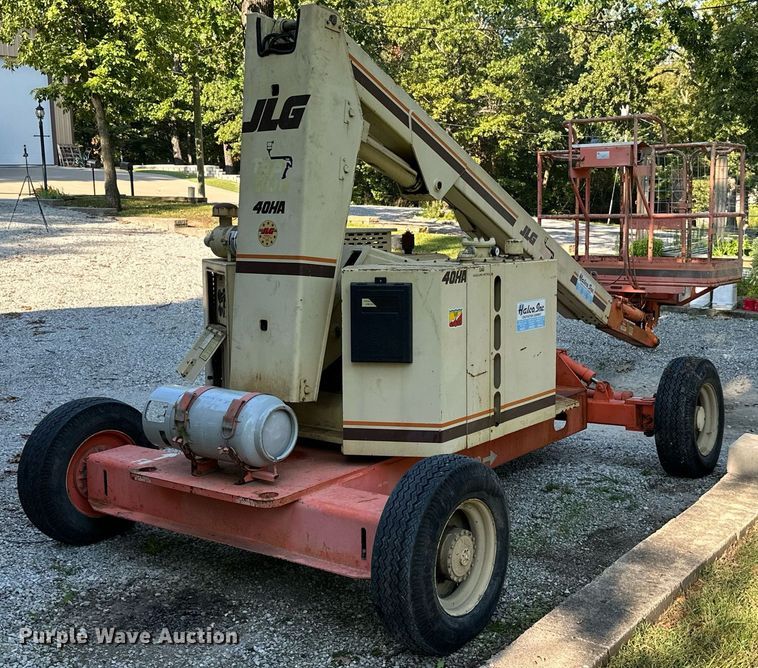 image for item NO9250 1990 JLG 40HA  boom lift