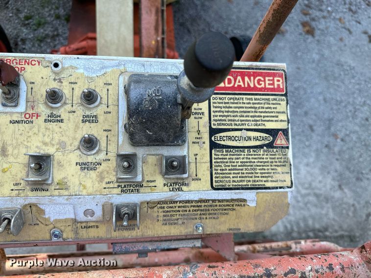 image for item NO9250 1990 JLG 40HA  boom lift