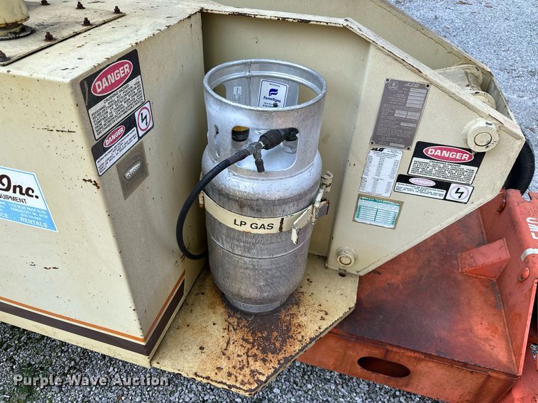 image for item NO9250 1990 JLG 40HA  boom lift