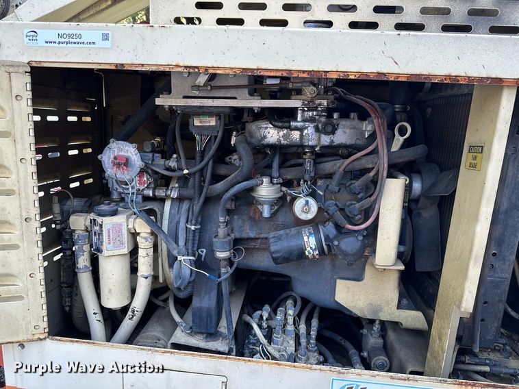 image for item NO9250 1990 JLG 40HA  boom lift