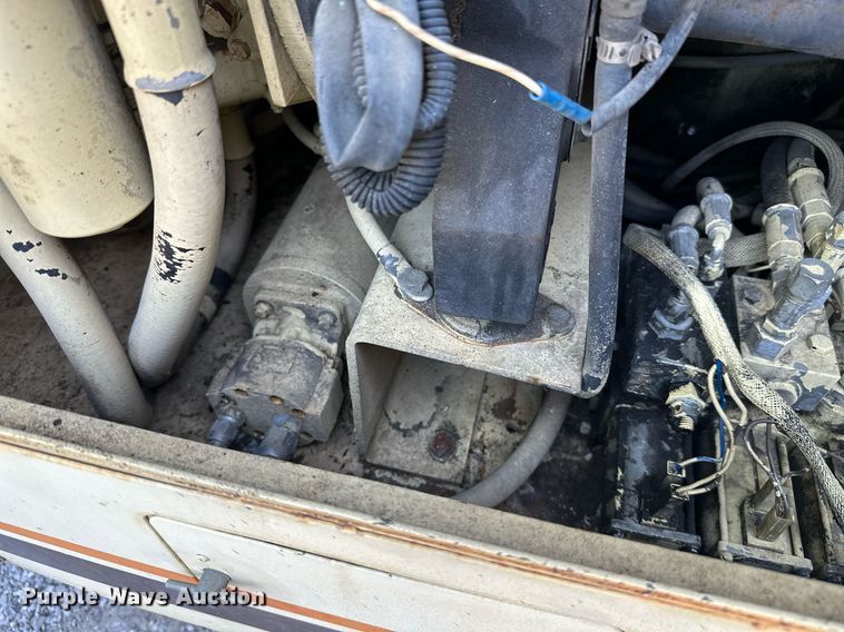 image for item NO9250 1990 JLG 40HA  boom lift