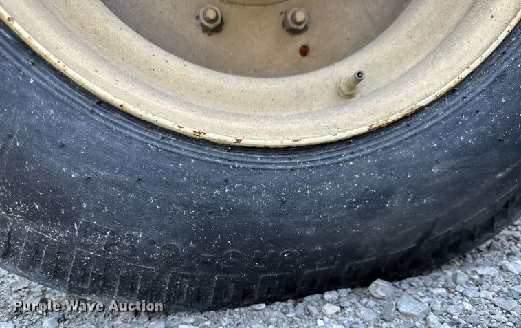 image for item NO9250 1990 JLG 40HA  boom lift