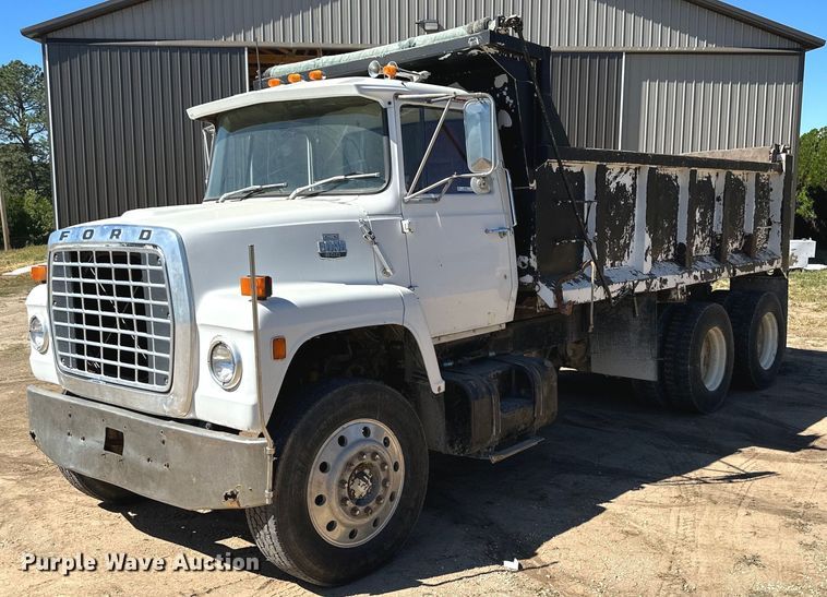 image for item NP9644 1983 Ford LN800  dump truck