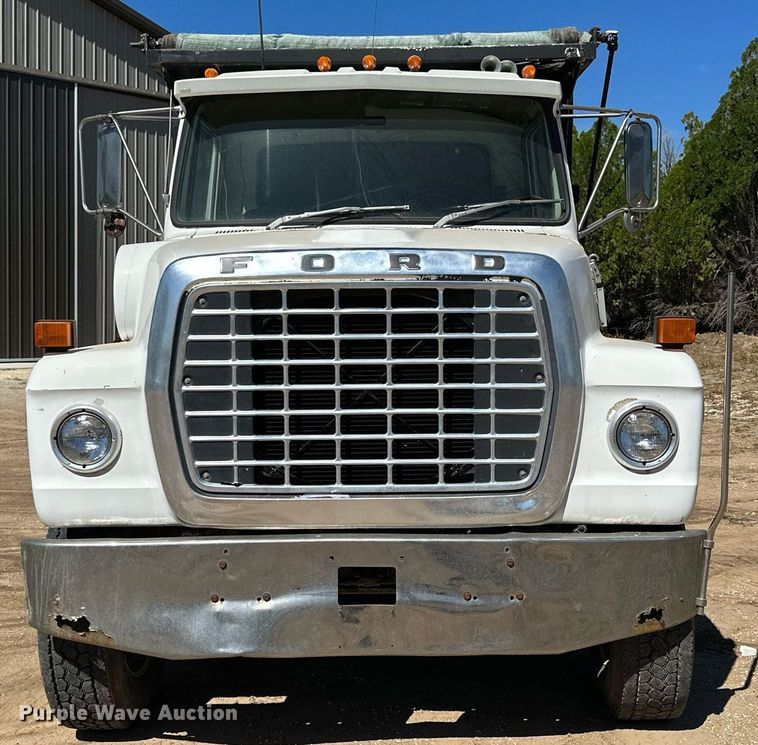 image for item NP9644 1983 Ford LN800  dump truck
