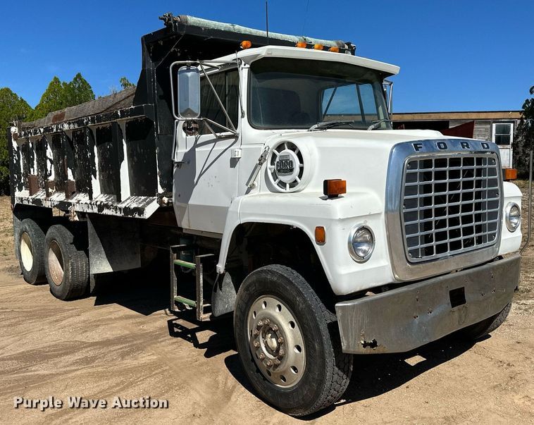image for item NP9644 1983 Ford LN800  dump truck