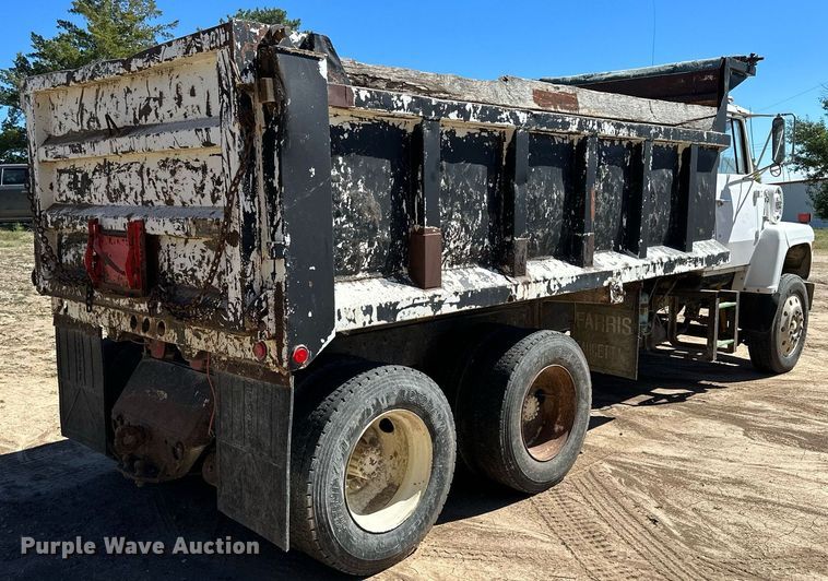 image for item NP9644 1983 Ford LN800  dump truck