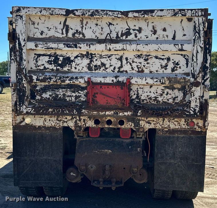 image for item NP9644 1983 Ford LN800  dump truck