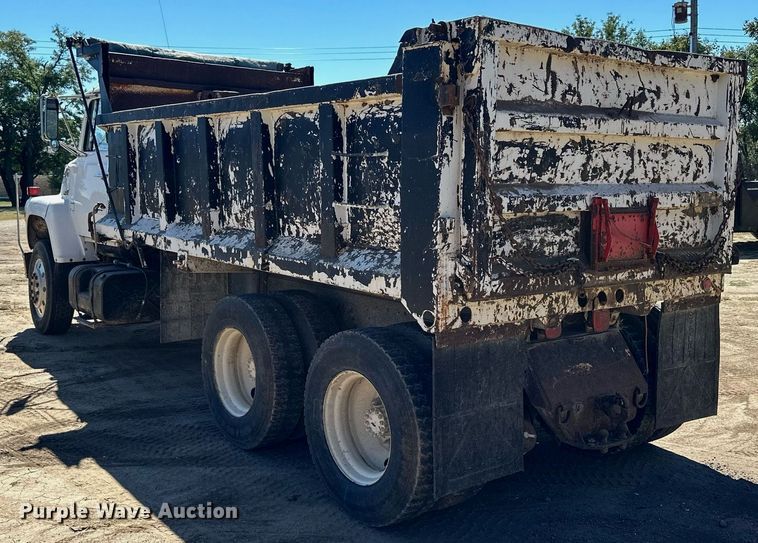 image for item NP9644 1983 Ford LN800  dump truck
