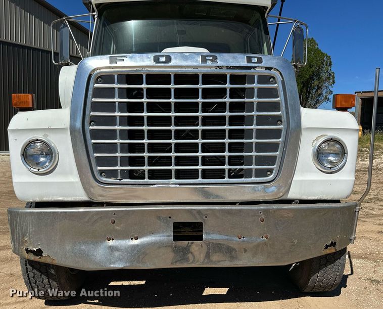 image for item NP9644 1983 Ford LN800  dump truck