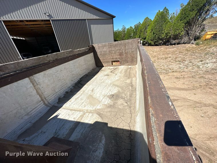 image for item NP9644 1983 Ford LN800  dump truck