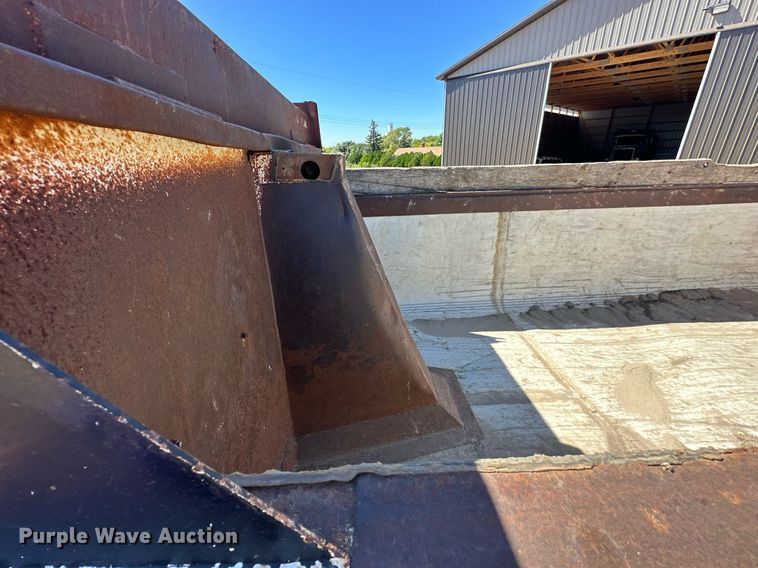 image for item NP9644 1983 Ford LN800  dump truck