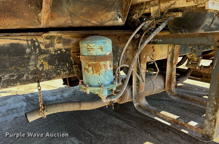 image for item NP9644 1983 Ford LN800  dump truck