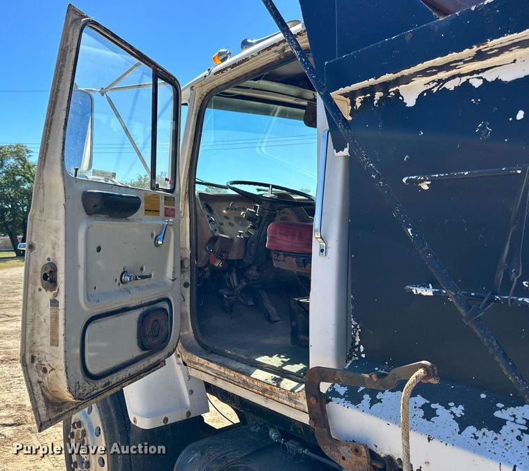 image for item NP9644 1983 Ford LN800  dump truck