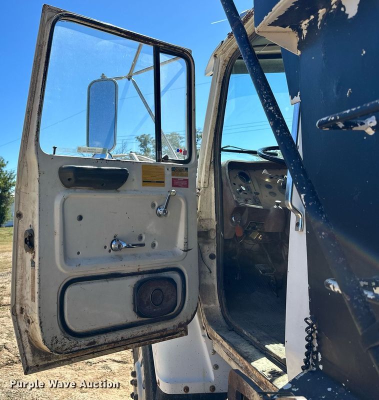 image for item NP9644 1983 Ford LN800  dump truck