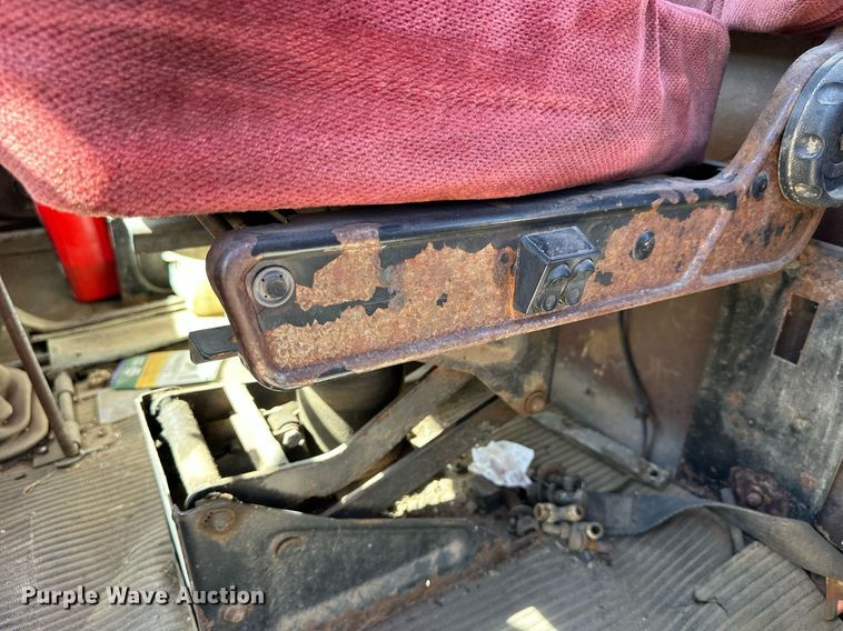 image for item NP9644 1983 Ford LN800  dump truck