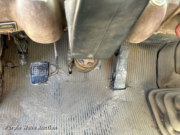 image for item NP9644 1983 Ford LN800  dump truck