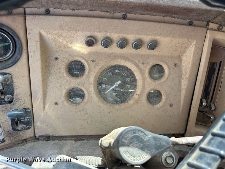 image for item NP9644 1983 Ford LN800  dump truck