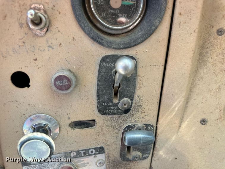 image for item NP9644 1983 Ford LN800  dump truck