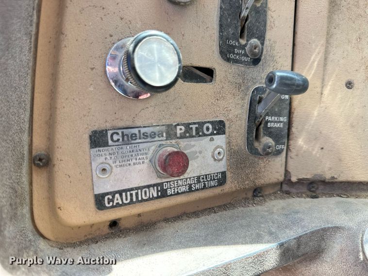 image for item NP9644 1983 Ford LN800  dump truck