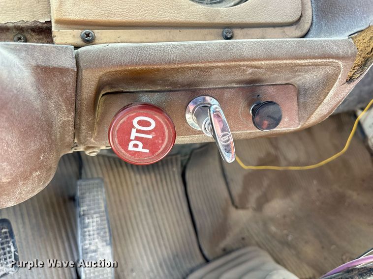 image for item NP9644 1983 Ford LN800  dump truck