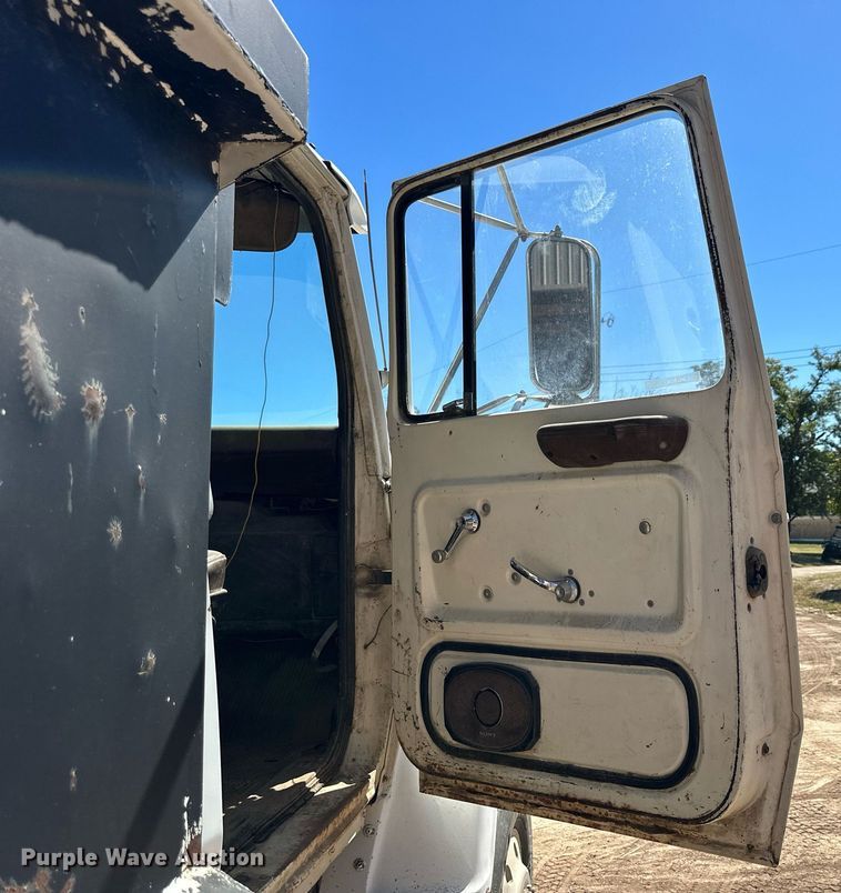 image for item NP9644 1983 Ford LN800  dump truck