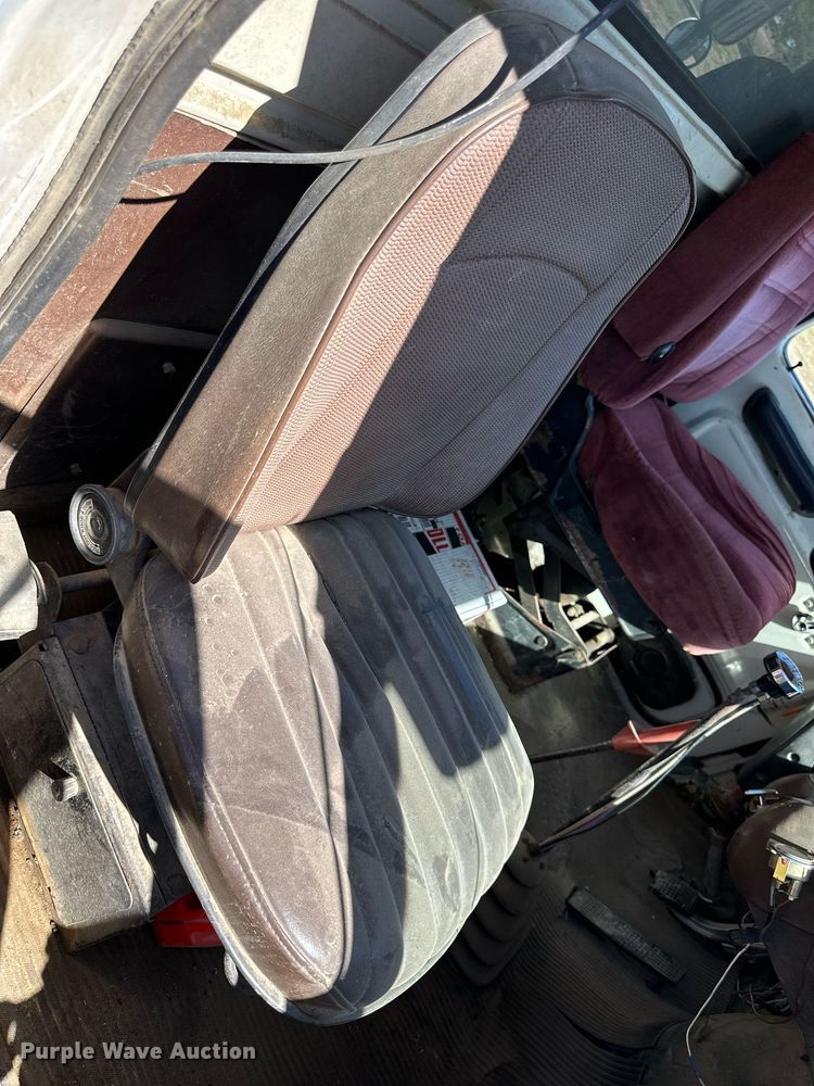 image for item NP9644 1983 Ford LN800  dump truck