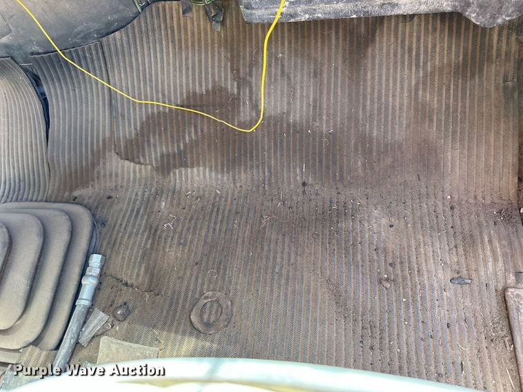 image for item NP9644 1983 Ford LN800  dump truck