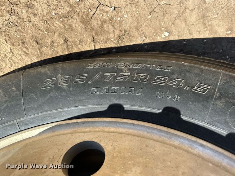 image for item NP9644 1983 Ford LN800  dump truck