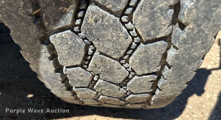 image for item NP9644 1983 Ford LN800  dump truck