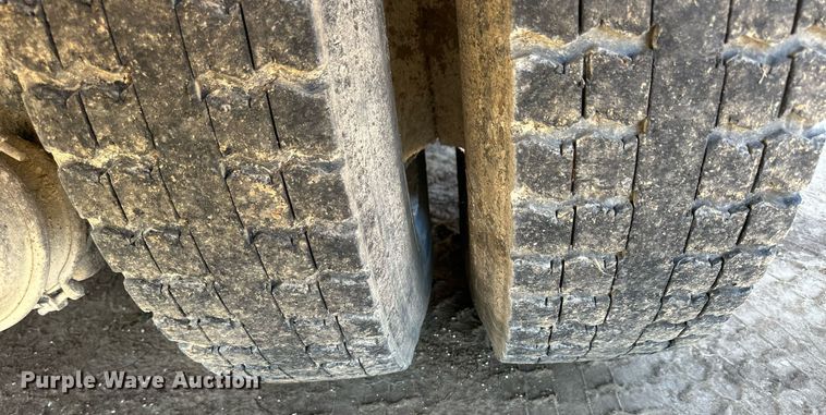 image for item NP9644 1983 Ford LN800  dump truck