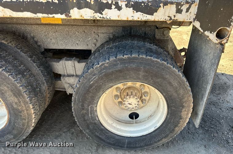 image for item NP9644 1983 Ford LN800  dump truck