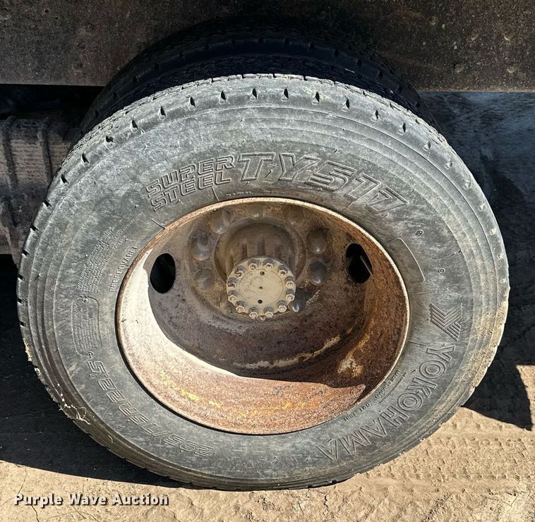 image for item NP9644 1983 Ford LN800  dump truck