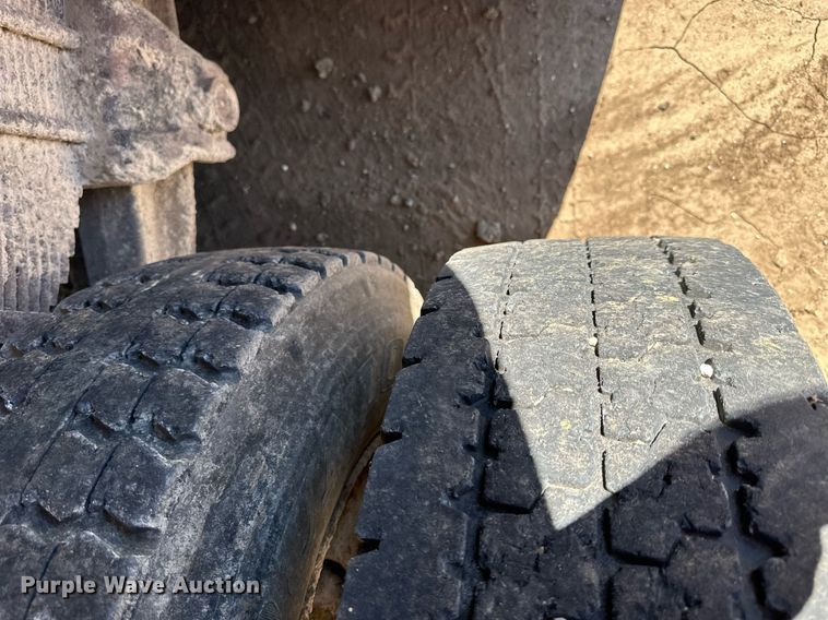 image for item NP9644 1983 Ford LN800  dump truck