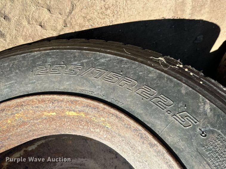 image for item NP9644 1983 Ford LN800  dump truck