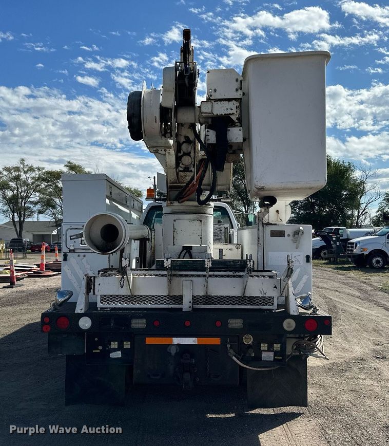 image for item NP9659 2006 Ford F750 Super Duty  bucket truck