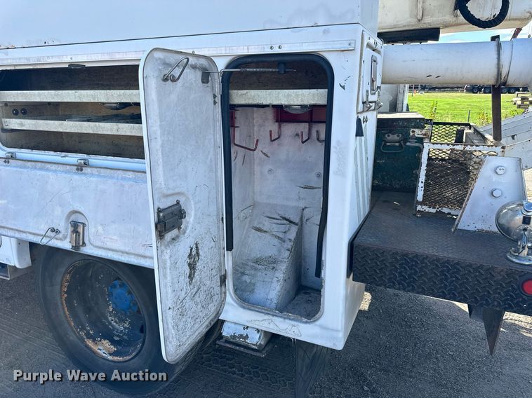 image for item NP9659 2006 Ford F750 Super Duty  bucket truck