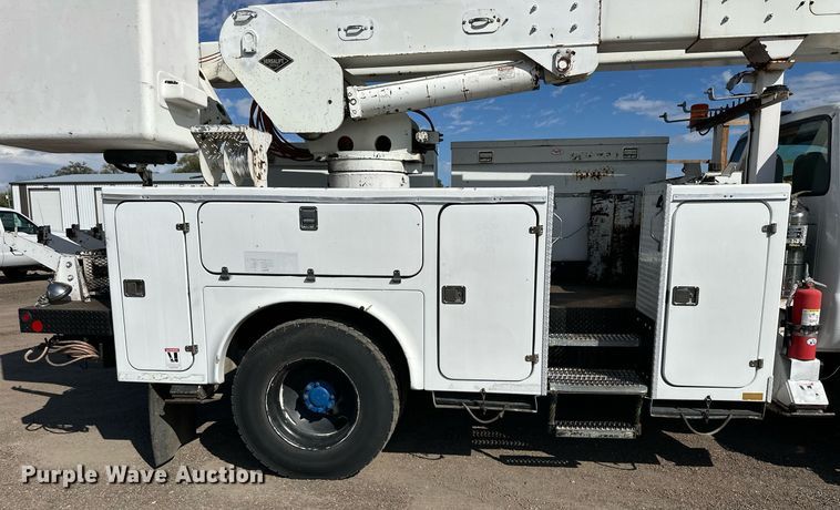 image for item NP9659 2006 Ford F750 Super Duty  bucket truck