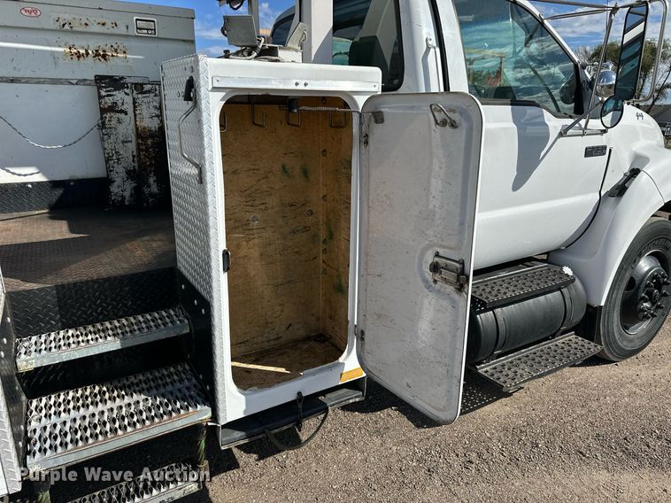 image for item NP9659 2006 Ford F750 Super Duty  bucket truck