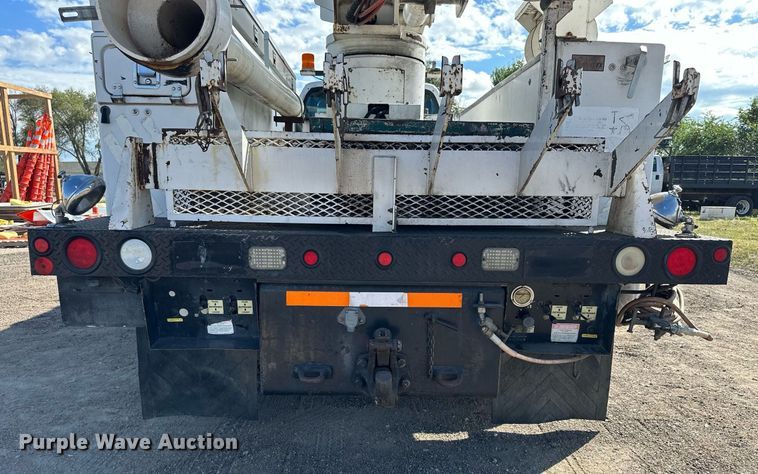 image for item NP9659 2006 Ford F750 Super Duty  bucket truck