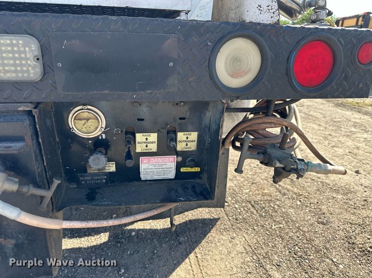 image for item NP9659 2006 Ford F750 Super Duty  bucket truck