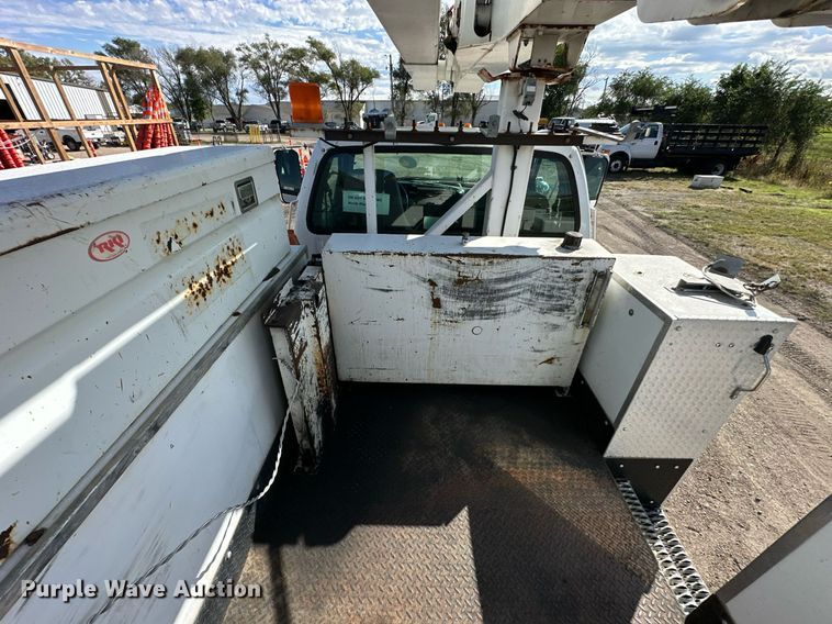 image for item NP9659 2006 Ford F750 Super Duty  bucket truck